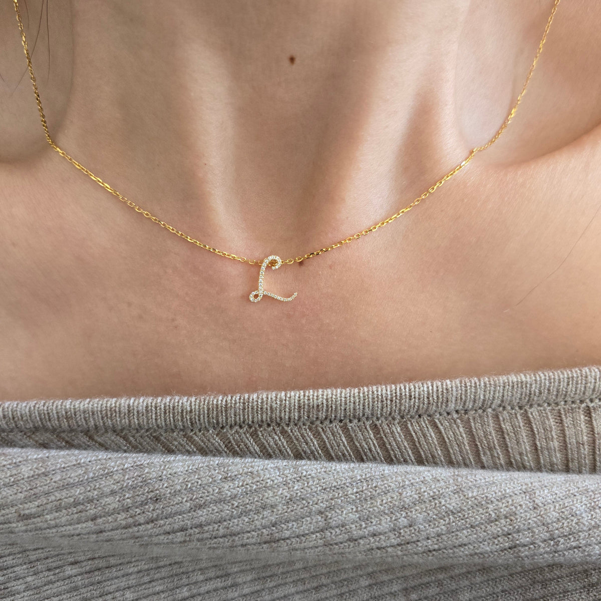 18ct Yellow Gold Natural Diamond Initial L